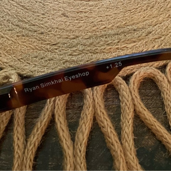Ryan Simkhai Charlee Tortoise Tinted Readers 1.25 Strength Style R-2032 - Picture 6 of 9